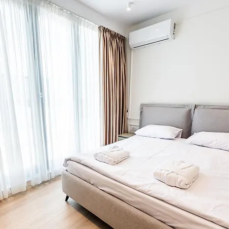 Sky Near Center * Bükreş