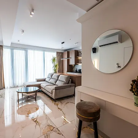 Sky Near Center * Bükreş