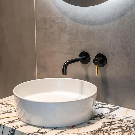 Apartment Sky Near Center *