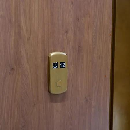 Sky Near Center Daire