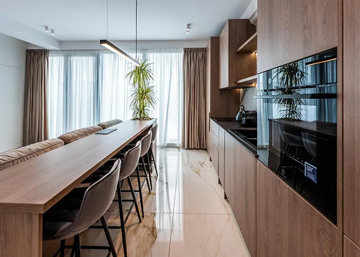 Apartman Sky Near Center