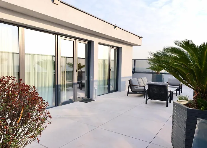 Apartman Sky Near Center