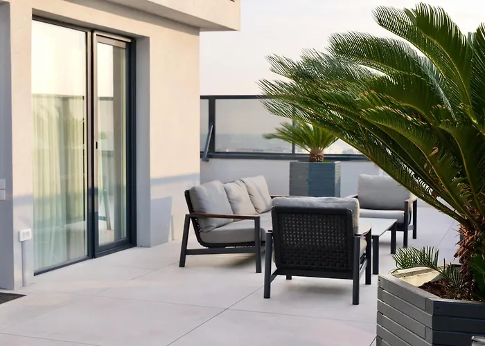 Apartman Sky Near Center *